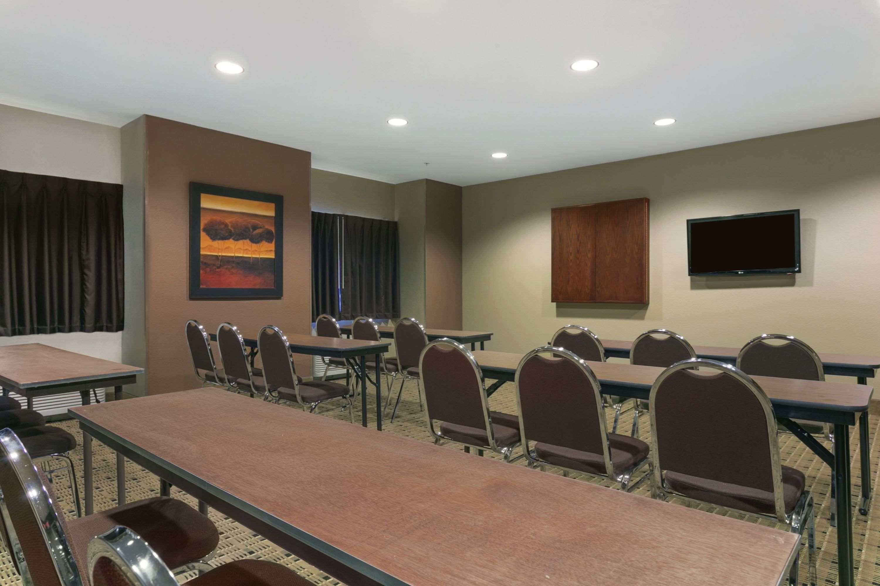Microtel Inn & Suites By Wyndham Minot Exterior photo